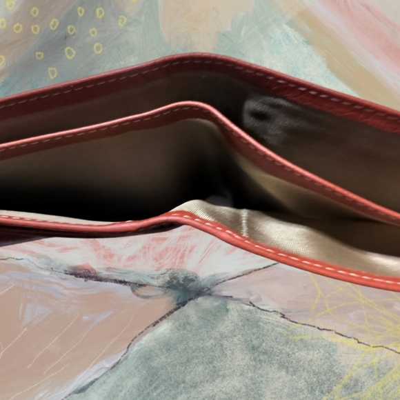 Levenger - Genuine Leather Bifold Wallet with Zippered Pocket for Change - Picture 4 of 7